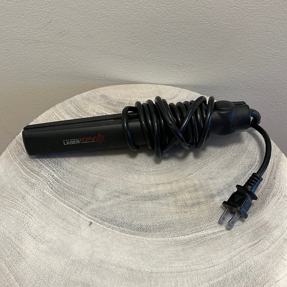 Ceramic ion laser technology hair straightener - Picture 1 of 1